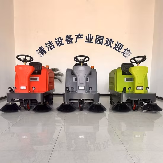 Kompakte Straßenkehrmaschine zum Aufsitzen